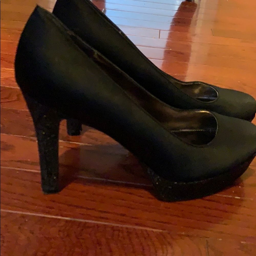 Beautiful Black Glamours High 4 “ Heels Size 8